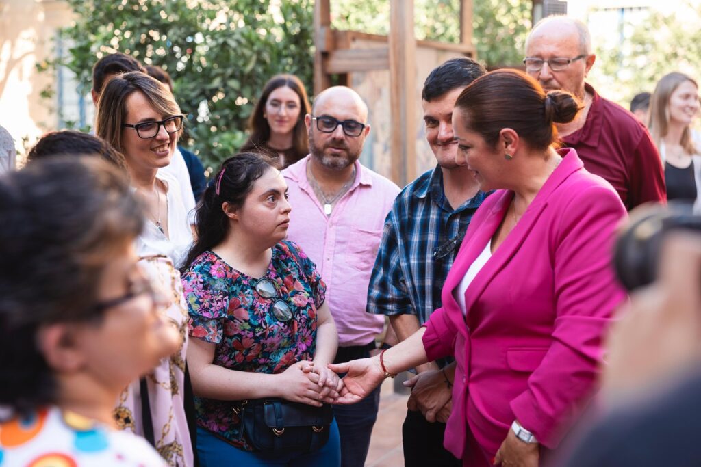 Il-Ministru Julia Farrugia titkellem ma
