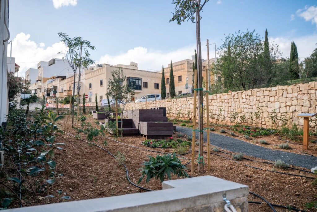 Ritratt tal-ġnien - Ġnien il-Ward