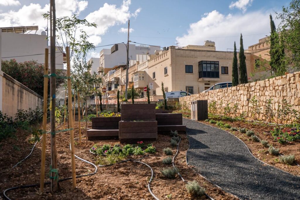 Ritratt tal-ġnien - Ġnien il-Ward