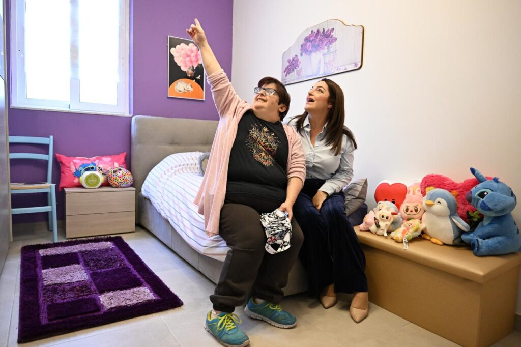 Il-Ministru Julia Farrugia bilqeda fuq is-sodda ma' persuna b'diżabilità