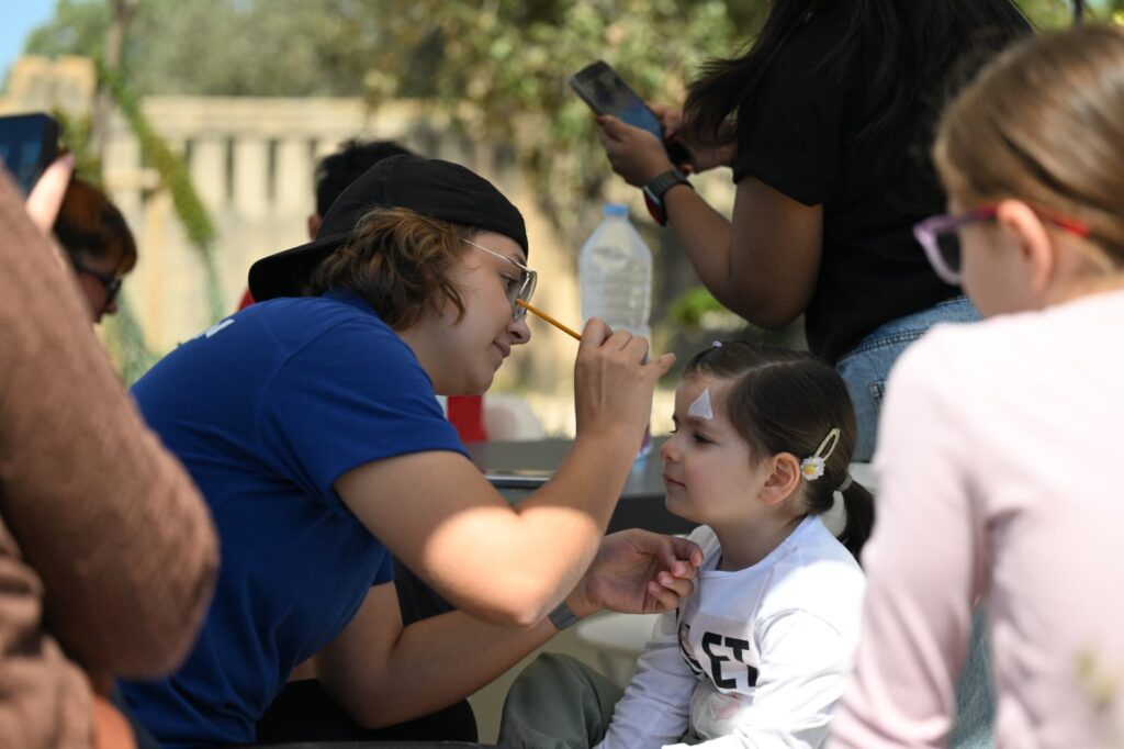 Attività tal-face painting